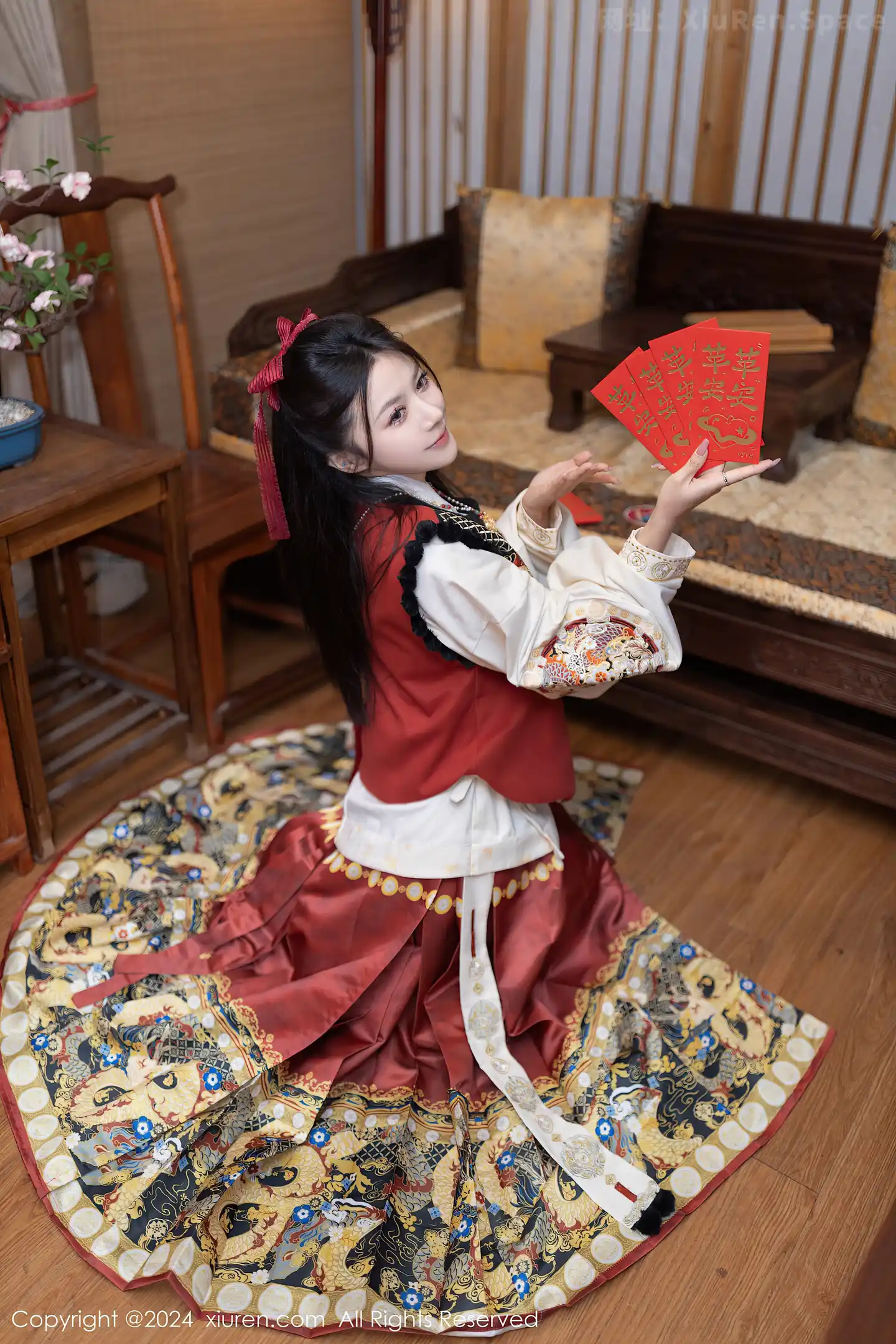 图片[4]-[XiuRen秀人网]VOL.8095 模特鱼子酱Fish贺新春主题红色服饰露红布兜秀曼妙身姿诱惑写真80P-秀人网官方网站